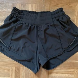 Lululemon Hotty Hot Shorts 2.5”